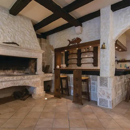 Apartman Nice In With Kitchen